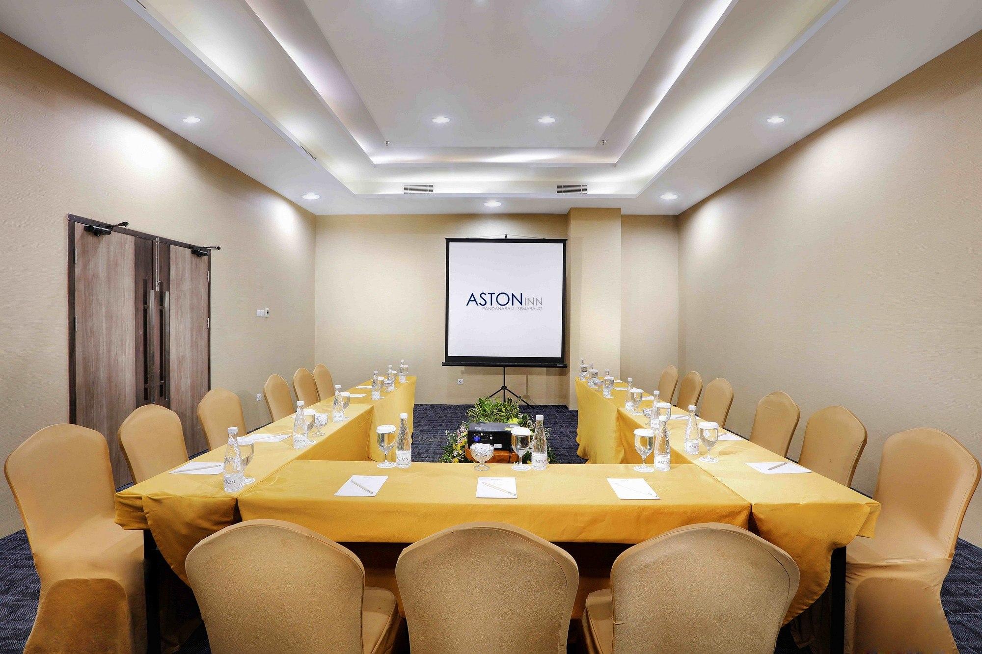 Aston Inn Pandanaran Semarang Esterno foto