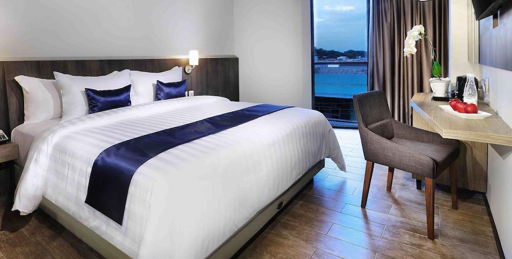 Aston Inn Pandanaran Semarang Esterno foto