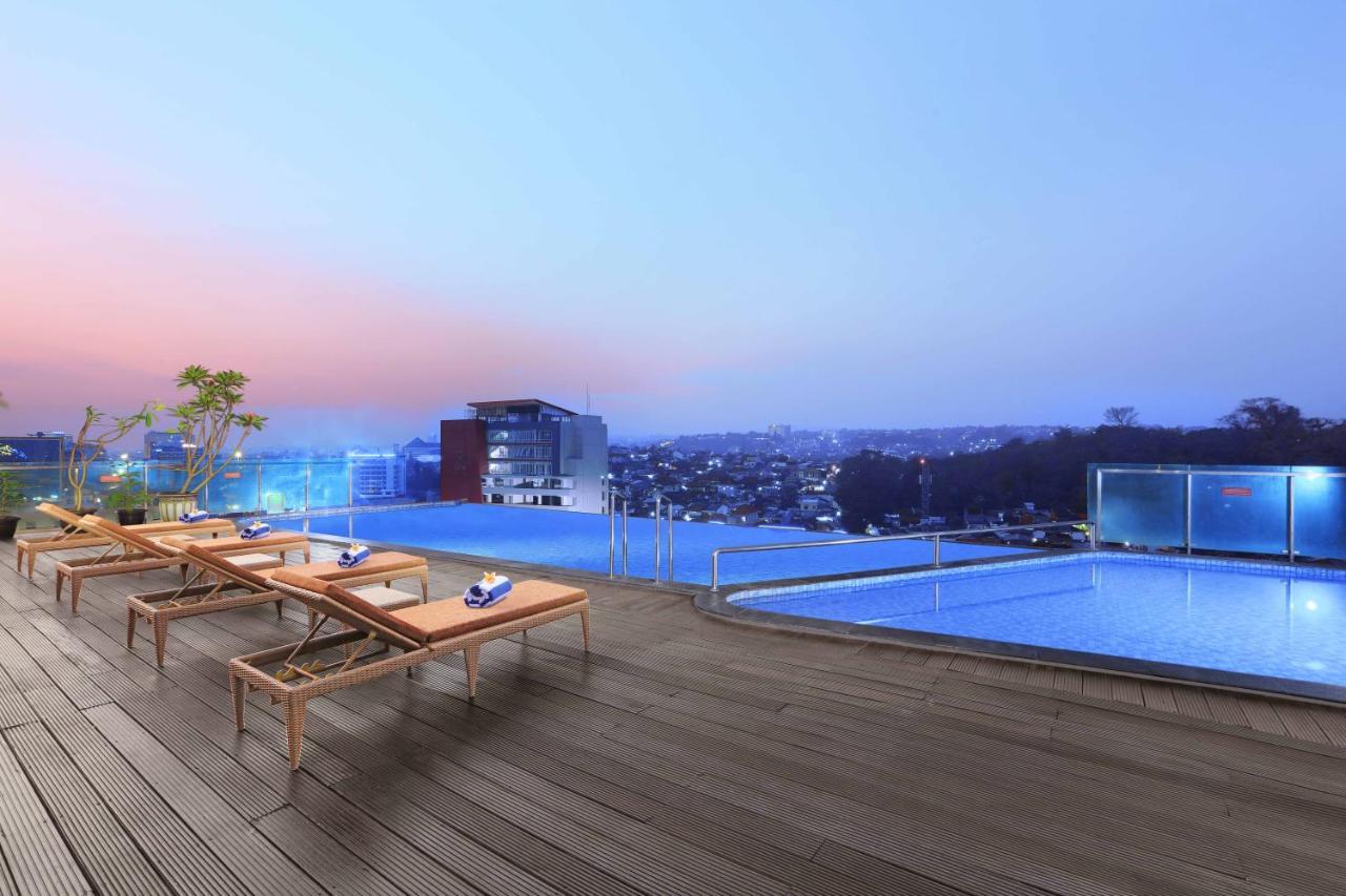 Aston Inn Pandanaran Semarang Esterno foto