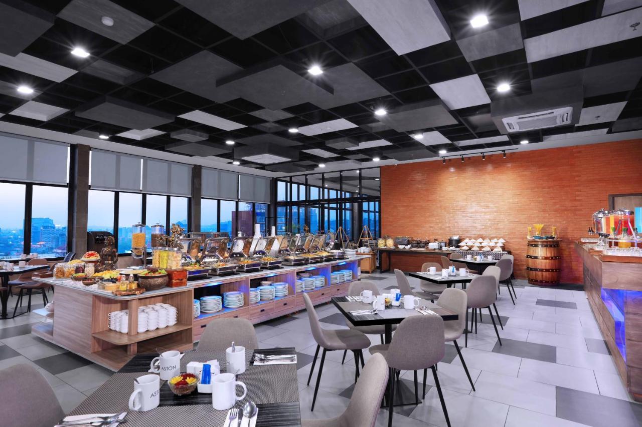 Aston Inn Pandanaran Semarang Esterno foto